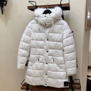NWT Laundry by Shelli Segal Women's White Quilted Jacket with Faux Fur Hood
